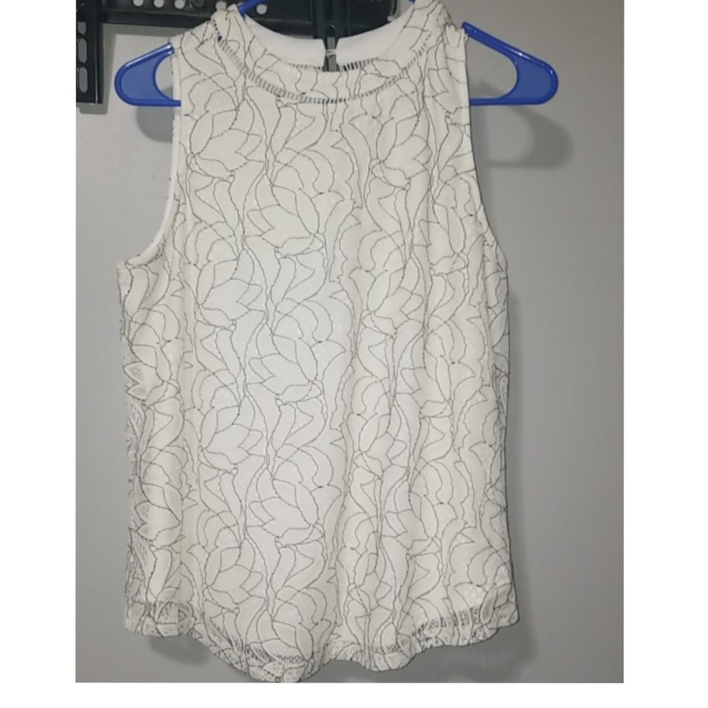 Sleeveless shirt